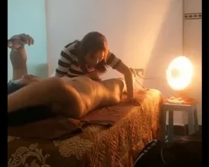 Clip: Quay lén gái massage mới vào nghề.